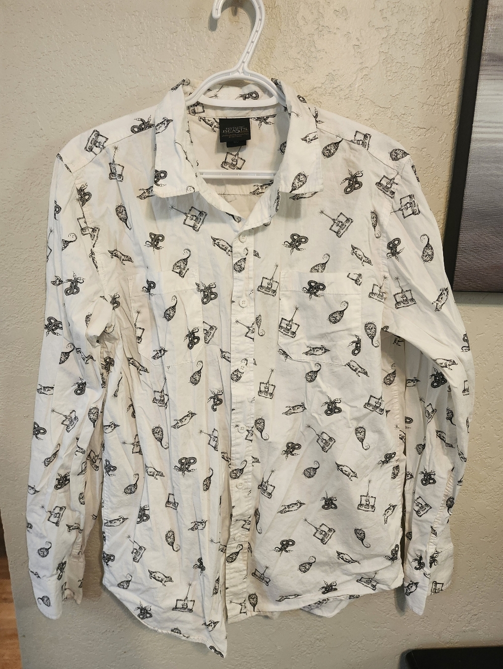 Fantastic Beasts Button Down Mens Medium Hot Topic Black And White Graphics